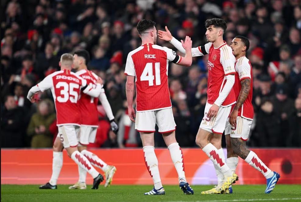  阿森纳领跑积分榜，阿尔特塔赞球队韧性  