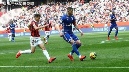  斯特拉斯堡定位球战术发威，法甲高空轰炸显成效