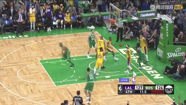  阿斯顿维拉后卫明斯读秒绝杀，别墅公园球场沸腾庆祝胜利